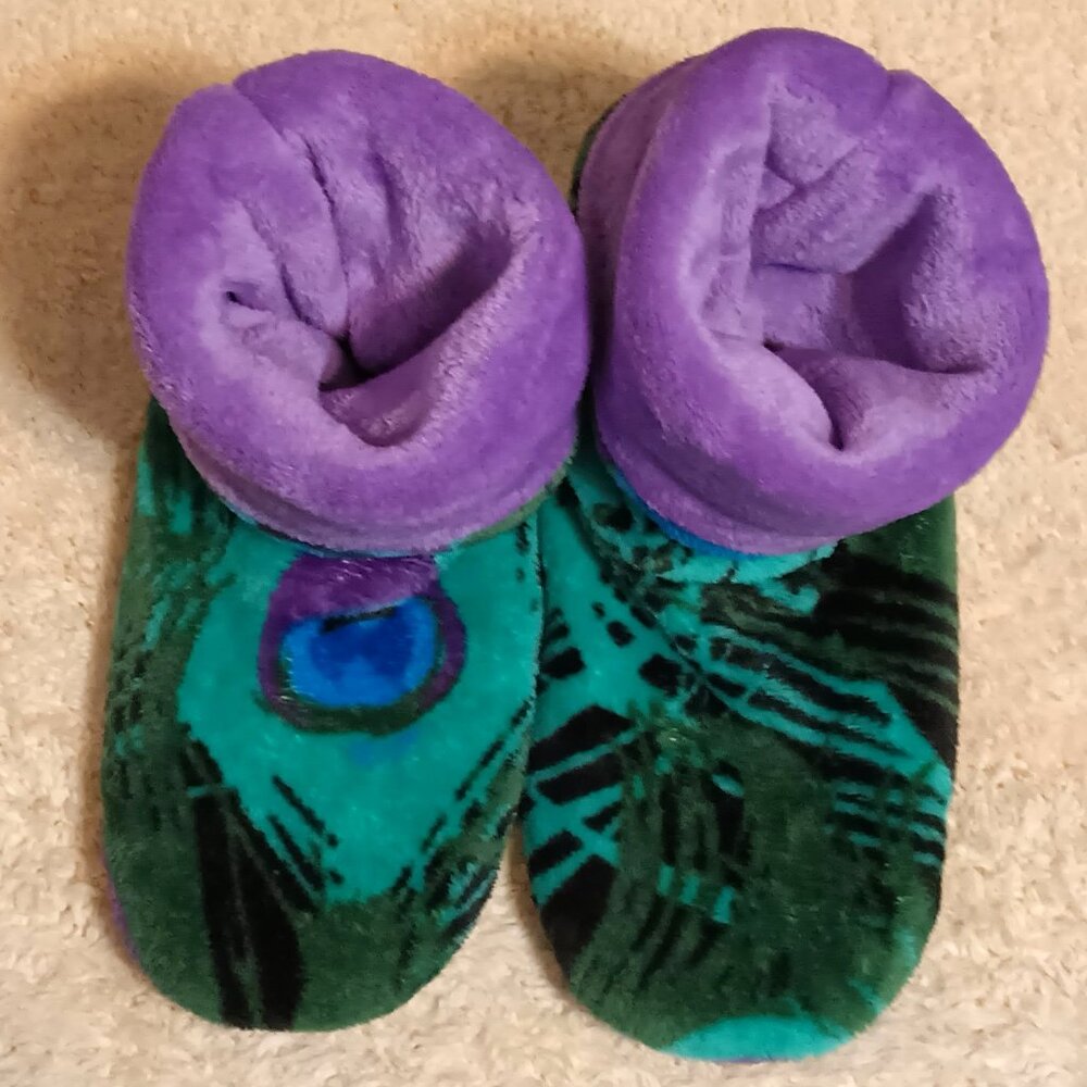 NWOT ~ Super Cozy Fleece Slipper Booties w/ Peacock Feathers (Size: Women's 8/9)